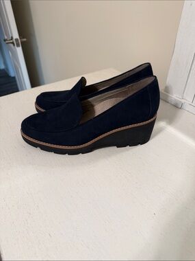 Vionic Women’s Ava Navy Suede Wedge Loafers / Size 8.5 / Brand NWOT / 2.25 inch